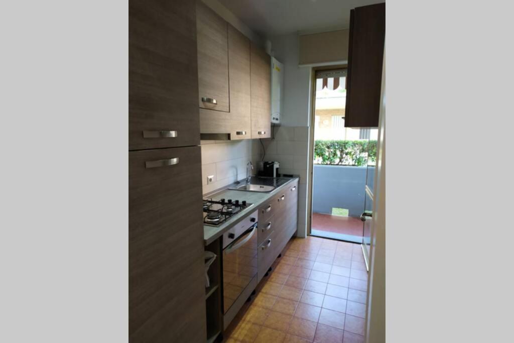 Beach House, 300 M Dal Mare, Marina Di Massa Exterior foto